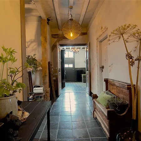 ベッド・アンド・ブレックファスト Het Wolfseind