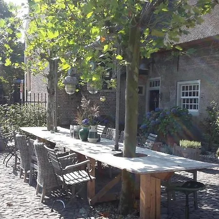 ベッド・アンド・ブレックファスト Het Wolfseind