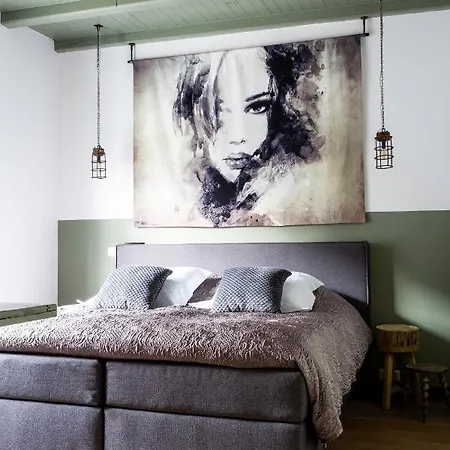 ベッド・アンド・ブレックファスト Het Wolfseind