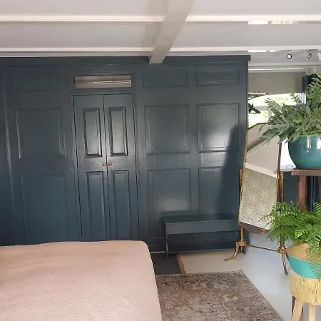 ベッド・アンド・ブレックファスト Het Wolfseind