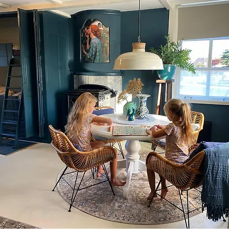 ベッド・アンド・ブレックファスト Het Wolfseind